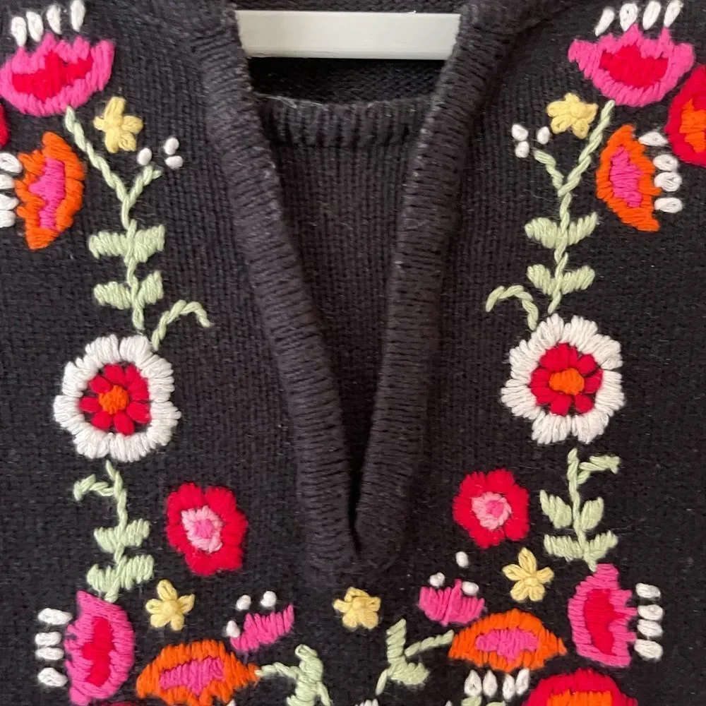 ‎Hanna Andersson embroidered sweater